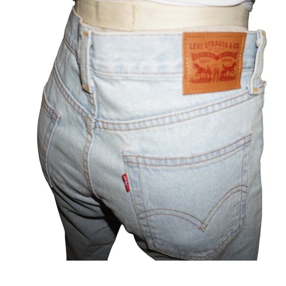 Levi’s 501 Distressed Light Wash Jeans Women’s 26 Raw Hem Vintage Straight Leg - Picture 3 of 10